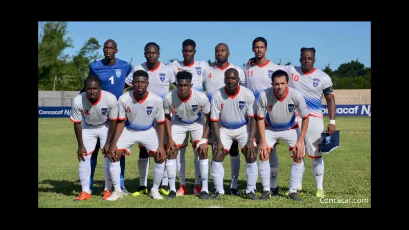 Cầu thủ từ đội Dominica đang chiến đấu với cầu thủ từ đội Sint Maarten.